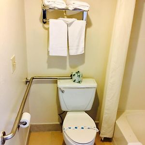 Deluxe  Queen Room Disability Access